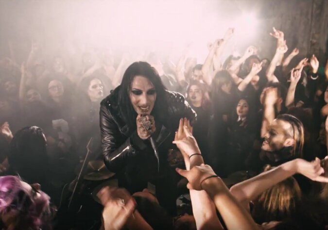 News-Titelbild - Im Musikvideo zu ihrem neuen Song "570" gehen Motionless In White mächtig ab