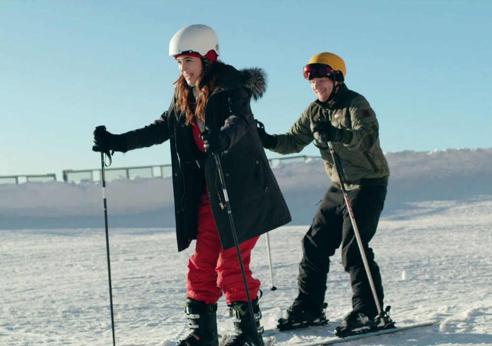 News-Titelbild - Das Musikvideo zu "Perfect" ist eine perfekte winterliche Romanze in den Alpen