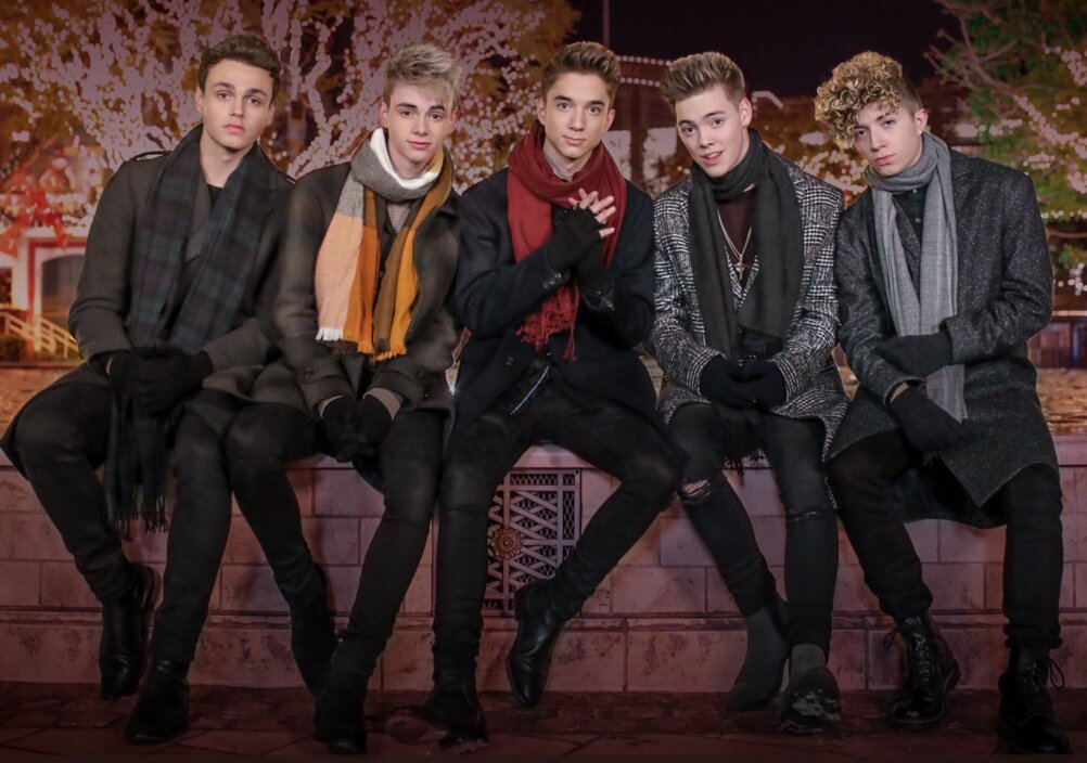 News-Titelbild - Can I "Kiss You This Christmas"?, fragen euch Why Don't We in ihrem Musikvideo