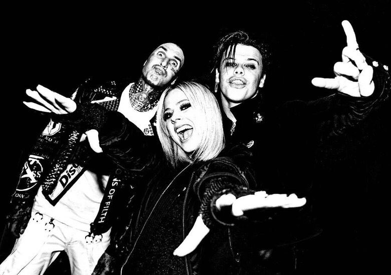 News-Titelbild - Avril Lavigne, YUNGBLUD und Travis Barker bringen "I’m a Mess" zu James Corden