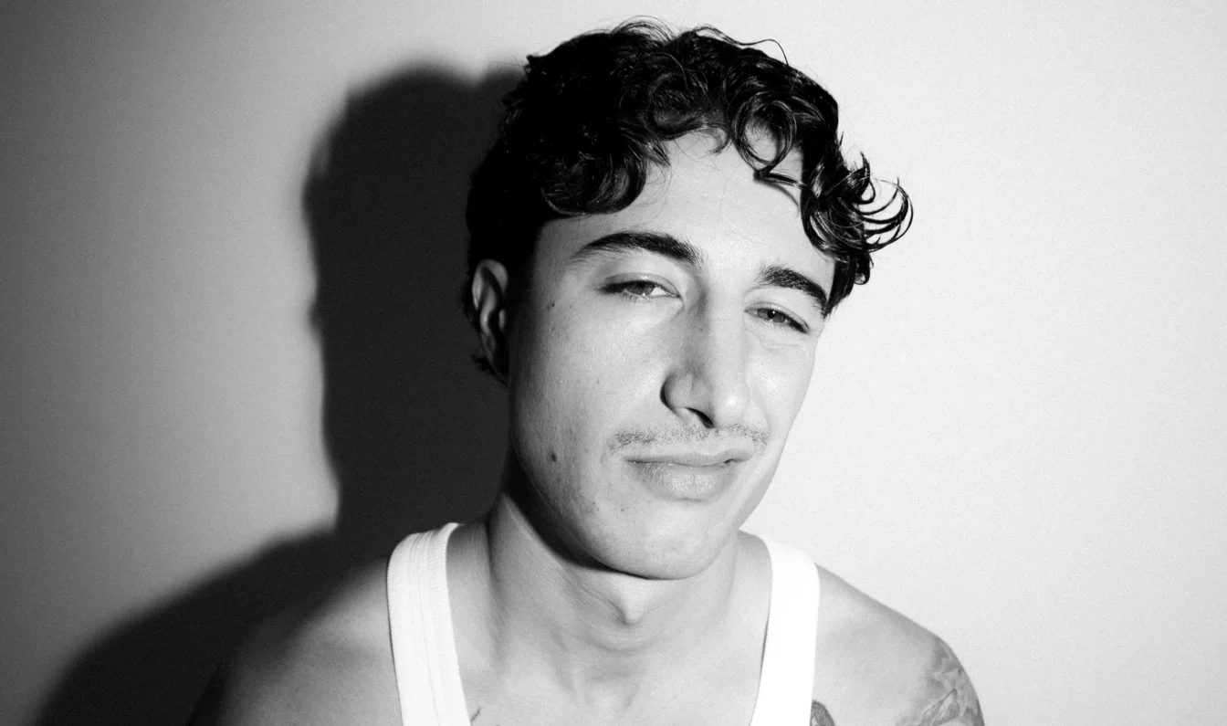 News-Titelbild - Flavio veröffentlicht neue EP "Liebe & SIM-Karten"