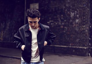 News-Titelbild - Zak Abel zählt für Deezer NEXT zu den großen Stars von morgen