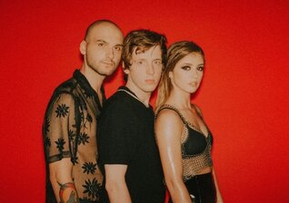 News-Titelbild - Manchmal sind wir selbst unser größter Feind, stellen Against The Current in "weapon" fest
