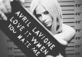 News-Titelbild - Einmal zu oft verliebt: Im Video zu "Love It When You Hate Me" landet Avril Lavigne im Knast