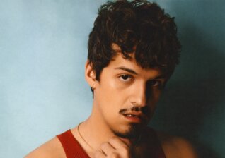 News-Titelbild - "3 Boys" sind eventuell einer zu viel: Hier den neuen Song von Omar Apollo hören