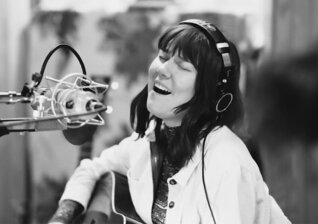 News-Titelbild - Molly Tuttle muss ihren Cowboy für den "Next Rodeo" stehenlassen