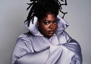 News-Titelbild - Like a pro: CHIKA überzeugt bei ihrem Auftritt mit "High Rises / Crown" bei Jimmy Fallon
