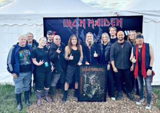 News-Titelbild - IRON MAIDEN erhalten Gold-Award für "Senjutsu"