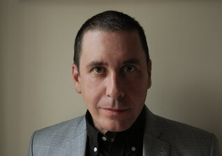 News-Titelbild - Huldigung an das Piano mit hochkarätigen Gästen: Jools Holland kündigt "Pianola. Piano & Friends" an