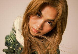 News-Titelbild - Die erste Tour seit vier Jahren: Hayley Kiyoko kommt im April nach Deutschland