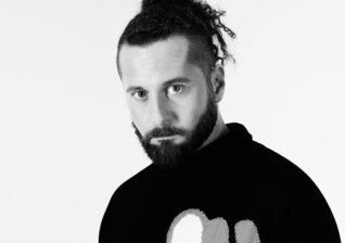 News-Titelbild - Miteinander sprechen hilft: "Talk It Over", schlägt Elderbrook vor