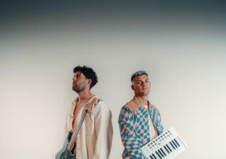News-Titelbild - Dïpdive feiern ihr Debüt und veröffentlichen die Single "Satellites" über Warner Music