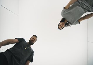 News-Titelbild - Jetzt das interaktive 360-Video zu "Mad At You" anschauen