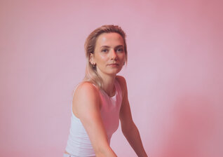 News-Titelbild - In "Work of Art" singt Lisa Pac von einer Begegnung, die für sie alles verändert