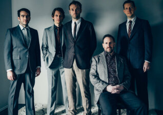 News-Titelbild - Schöne Live-Session von Punch Brothers mit "Three Dots and a Dash" und "Jumbo"