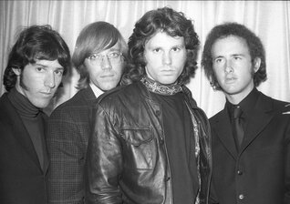 News-Titelbild - Über eine Stunde unveröffentlichter Session Outtakes: "Morrison Hotel" kommt als 50th Anniversary Deluxe Edition
