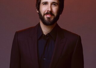 News-Titelbild - Beeindruckendes Sinatra-Cover: Josh Groban singt "The World We Knew (Over and Over)" bei Jimmy Fallon