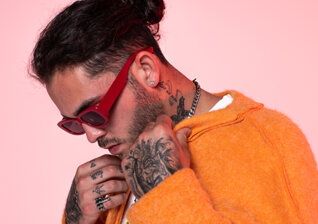 News-Titelbild - In "Famous" bringt SK8 Hip-Hop-Vibes und Punk/Rock-Einflüsse zusammen