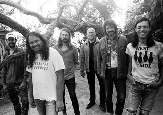 News-Titelbild - Am 9. Dezember laden The War On Drugs zum "Living Proof" Livestream-Event