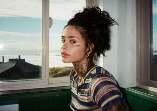 News-Titelbild - Nie war Kehlani so im Reinen mit sich selbst wie auf ihrem neuen Album "blue water road"