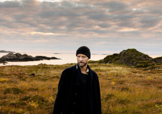 News-Titelbild - Madrugada-Frontmann Sivert Høyem veröffentlicht im Januar sein neues Soloalbum "On An Island"
