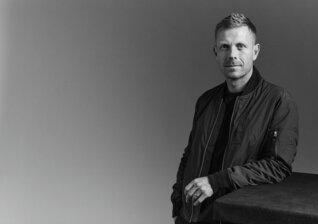 News-Titelbild - Auf seiner kommenden EP fängt Nils Wülker die "Rays of Winter Sun" ein