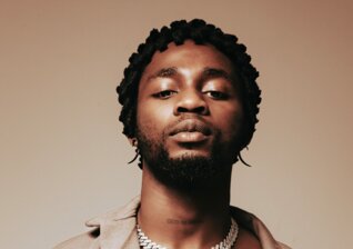 News-Titelbild - Omah Lay verneigt sich vor dem "Holy Ghost"
