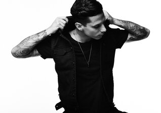 News-Titelbild - Devin Dawson bringt seinen Song "Asking for a Friend" in die Sendung von Seth Meyers