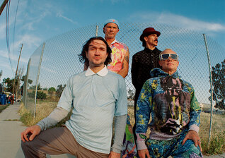 News-Titelbild - Neu am 14. Oktober: Red Hot Chili Peppers, Extrabreit, René Miller, Öwnboss und vieles mehr