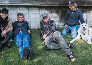 News-Titelbild - Die Mitglieder von Crazy Horse kündigen "All Roads Lead Home" an