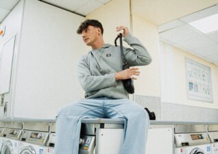News-Titelbild - "5min", um die Beziehung zu retten: In seinem neuen Song gibt AyVe alles