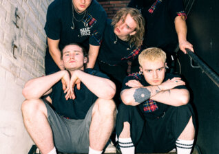 News-Titelbild - Kein Bock auf Gentrifizierung: Boy Bleach verteidigen mit "East End Boys" ihren Heimatbezirk in London