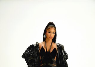 News-Titelbild - Saweetie ist in Feierlaune: Ihre Single"Birthday" ist jetzt als Video zu sehen