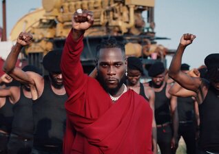 News-Titelbild - BET Hip Hop Awards 2020: Burna Boy und Chris Martin performen "Monsters You Made", Roddy Ricch, Young Thug, Stormzy gewinnen Preise