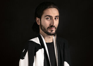 News-Titelbild - Musikalischer Brückenbauer: Isfar Sarabski veröffentlicht sein Debütalbum "Planet"