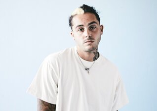 News-Titelbild - In seinem neuen Musikvideo ist SK8 total verschossen in das "Girl Next Door" -  (feat. Wiz Khalifa, DVBBS)