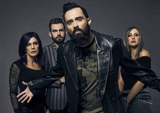 News-Titelbild - Meine Mission ist noch nicht zu Ende, stellt John Cooper in "Standing In The Storm" fest