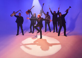 News-Titelbild - Das neue Album "Time" ist da – und am 5. Juni gibt es ein Livestream-Konzert aus London