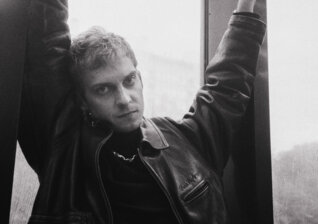 News-Titelbild - "Get Me Up": In seinem neuen Song findet Nicklas Sahl den Mut, Familie und Freunde um Unterstützung zu bitten