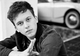 News-Titelbild - It's a family affair: Ten Tonnes ist Support auf der Arenatour seines Bruders George Ezra