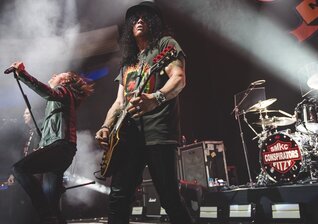 News-Titelbild - Seht das Musikvideo zu "Boulevard of Broken Hearts", gefilmt im Londoner Eventim Apollo