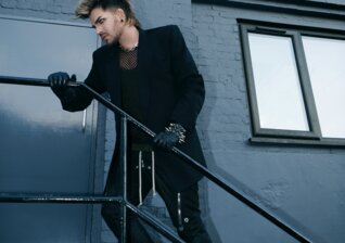 News-Titelbild - Eine von nur zwei Shows in Europa: Adam Lambert kommt im Juni nach Köln