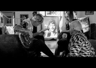 News-Titelbild - Iggy Pop im Deep Talk mit Flea – in der neuen Doku  "The Making Of Every Loser"
