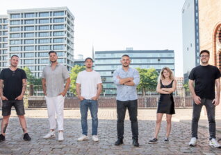 News-Titelbild - Neues Signing in Hamburg: Warner Music und LETOH machen gemeinsame Sache