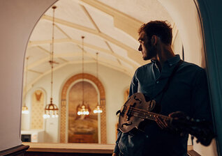 News-Titelbild - Musikalisches Nachdenken über Spiritualität: Am 4. Juni erscheint das neue Album "Laysongs"