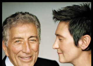 News-Titelbild - Erste neue Aufnahme seit 5 Jahren: k.d. lang veröffentlicht Bennett-Hommage "Because of You"