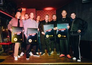 News-Titelbild - Peter Fox: Goldregen und Doku-Premiere in Berlin
