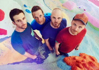 News-Titelbild - Coldplay, Foals, Charli XCX, Blur und David Bowie bei den NME Awards ausgezeichnet