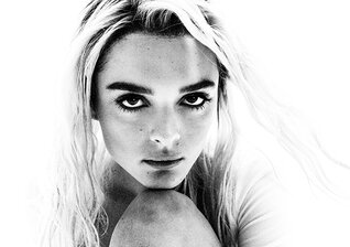 News-Titelbild - Da Charlotte Lawrence "an acoustic girl at heart" ist, gibt es die EP "Charlotte" jetzt auch akustisch