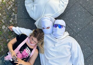 News-Titelbild - DJ s3xtape feiern ihr Warner-Debüt und geben Avril Lavignes "Complicated" ein Techno-Makeover